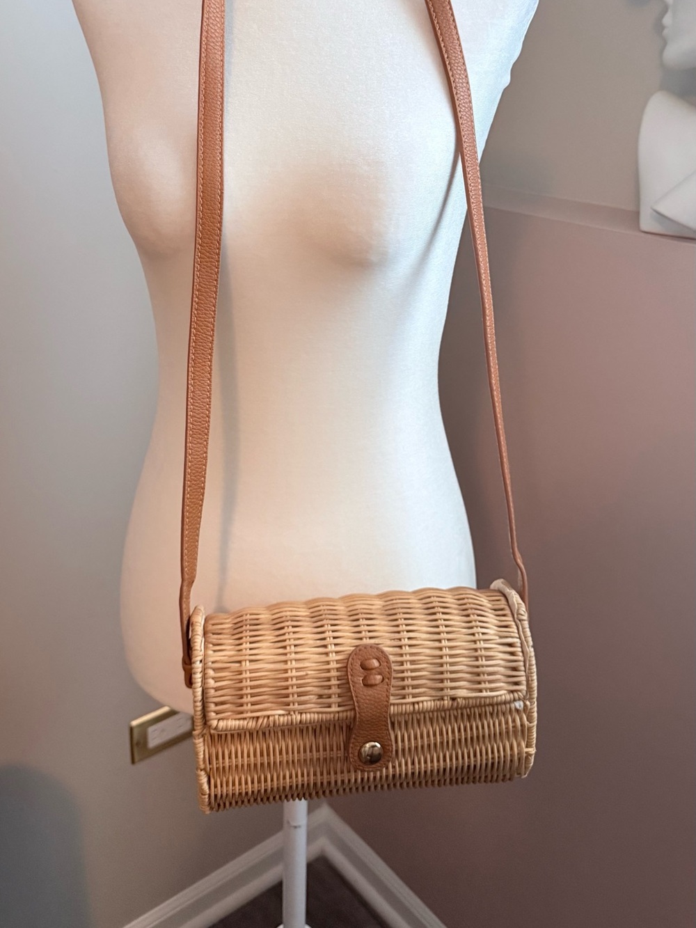 Express Women’s Woven Rattan Summer Vacation Crossbody Bag in Brown Tan